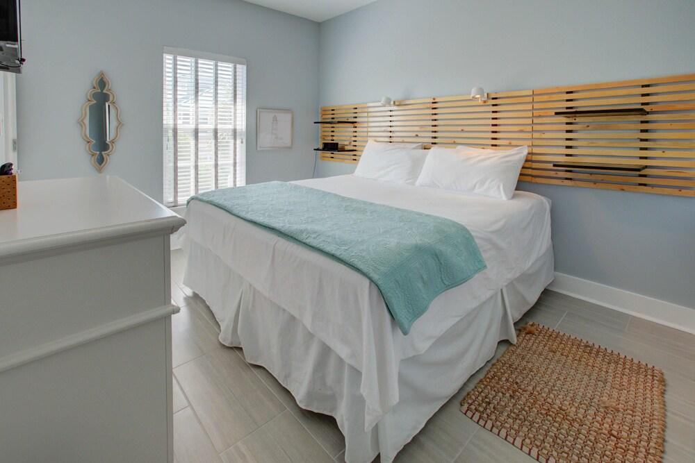 Pier Destiny 66 Pompano Street