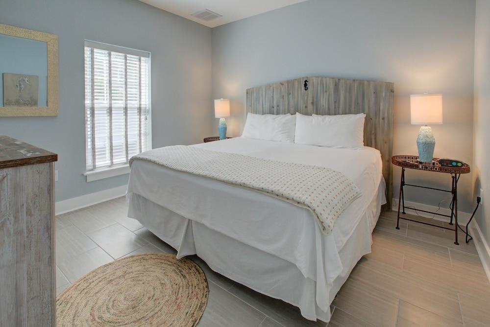 Pier Destiny 66 Pompano Street