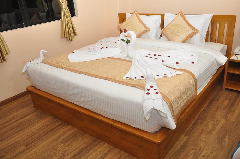 Royal Landmark Hotel