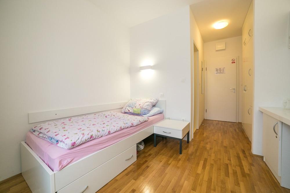 Rooms Dr. Franjo Tuđman - Hostel
