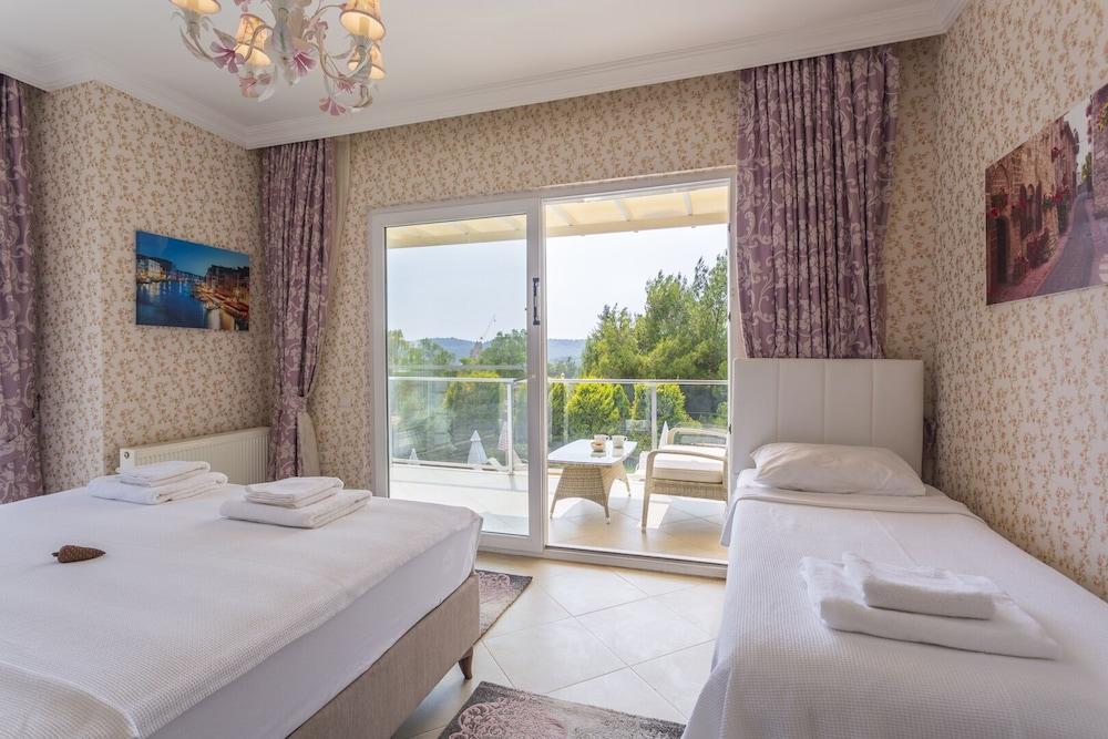 Four Seasons Villa 5