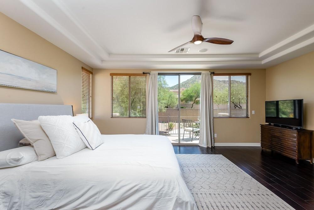 Casa Hermosa 4 Bedroom Home by Redawning