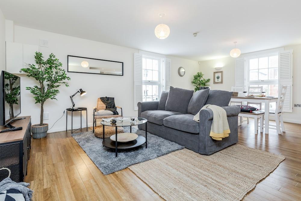 Large Apartment near Windsor Castle