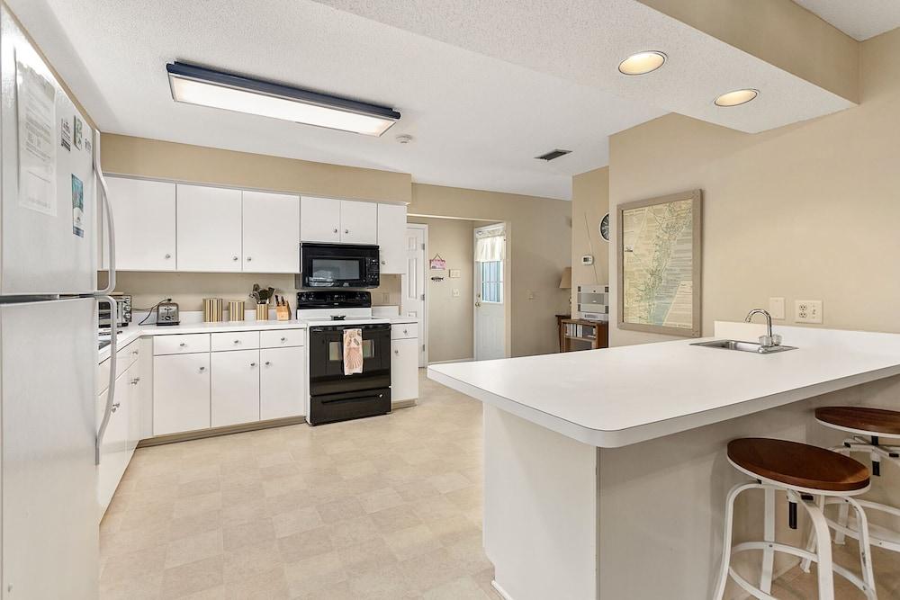 111 Mews Circle by Hodnett Cooper