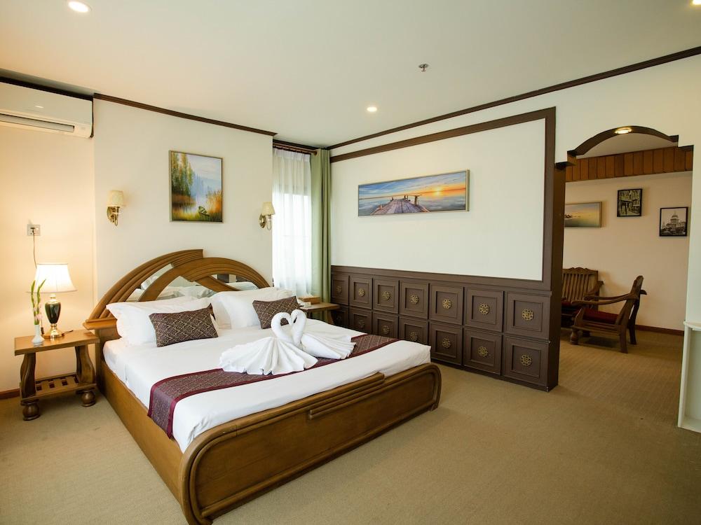 E-Outfitting Golden Country Hotel