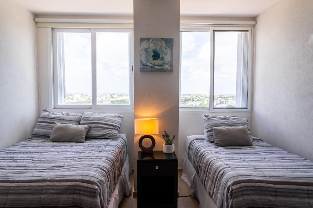 MAREA Beachfront 2 BDR - Stunning Oceanview