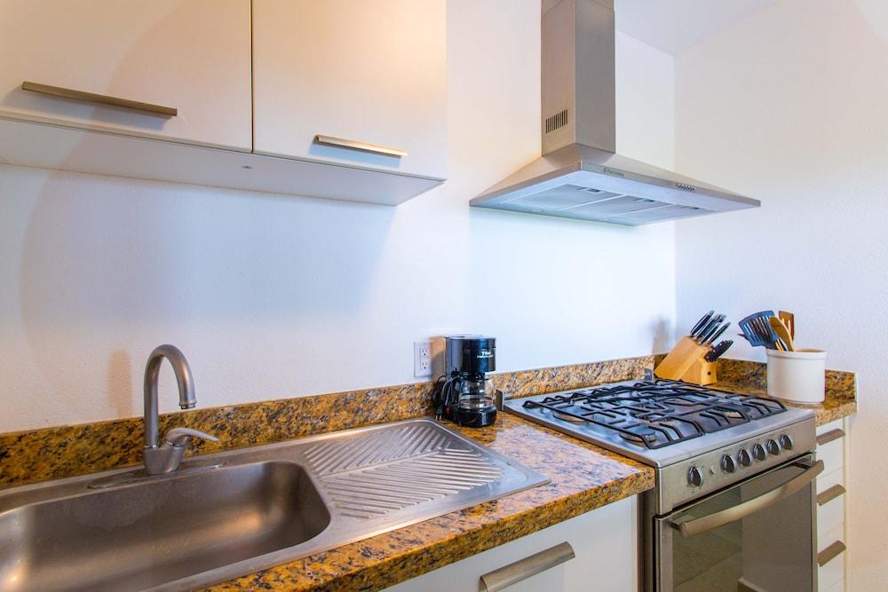 TROPICAL Beachfront 1 BDR