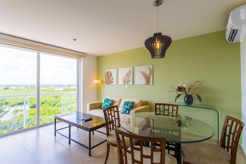 TROPICAL Beachfront 1 BDR