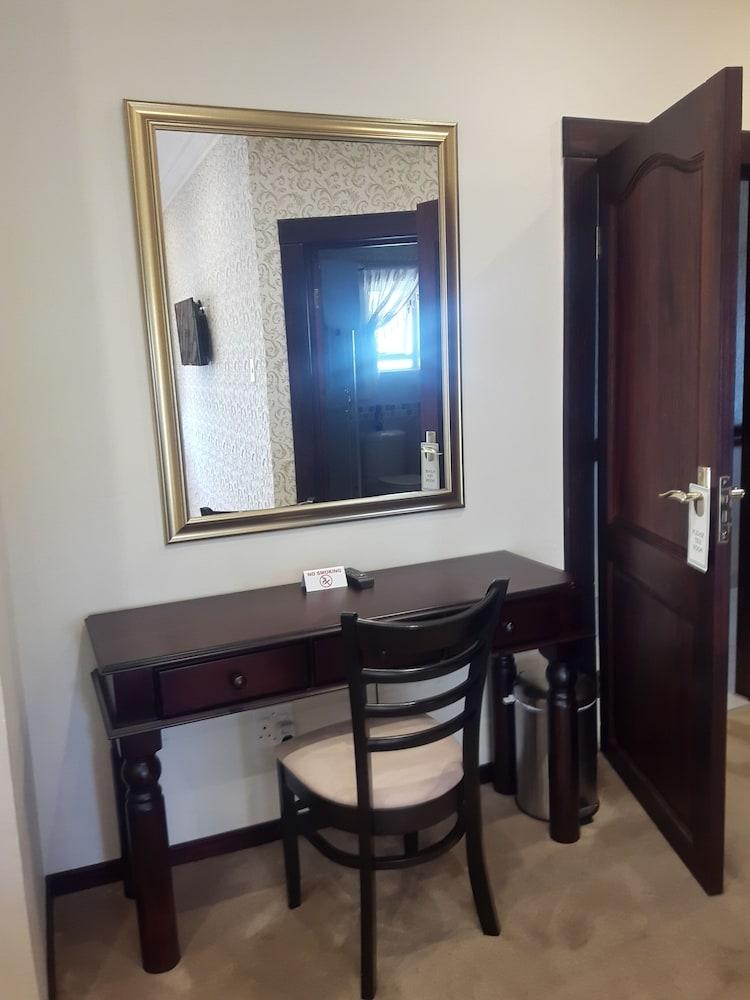 Ekupholeni Garden Villas