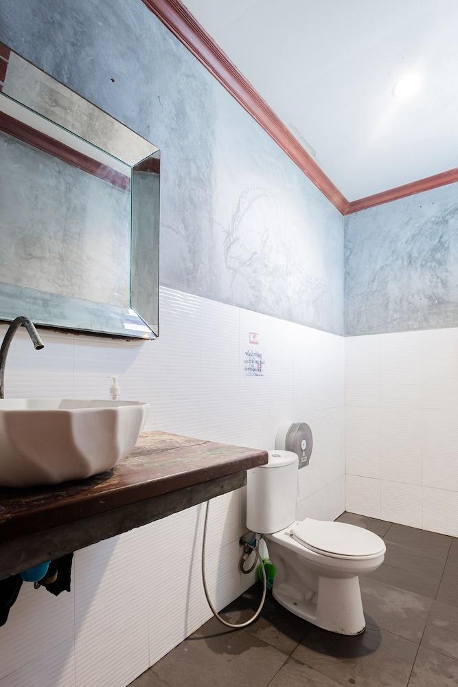 Fandee House Hostel - Adults Only