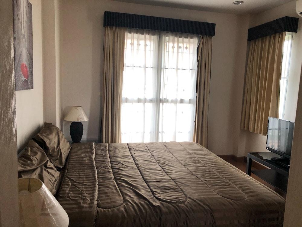 Pattaya Pool Villa TLH