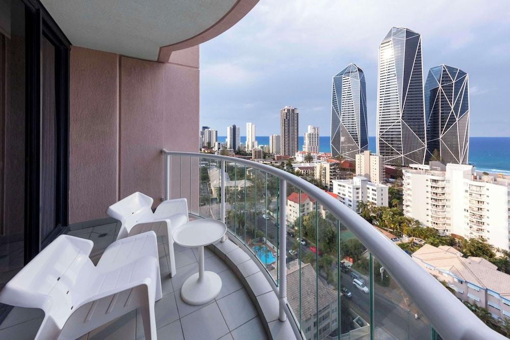 Oaks Gold Coast Hotel