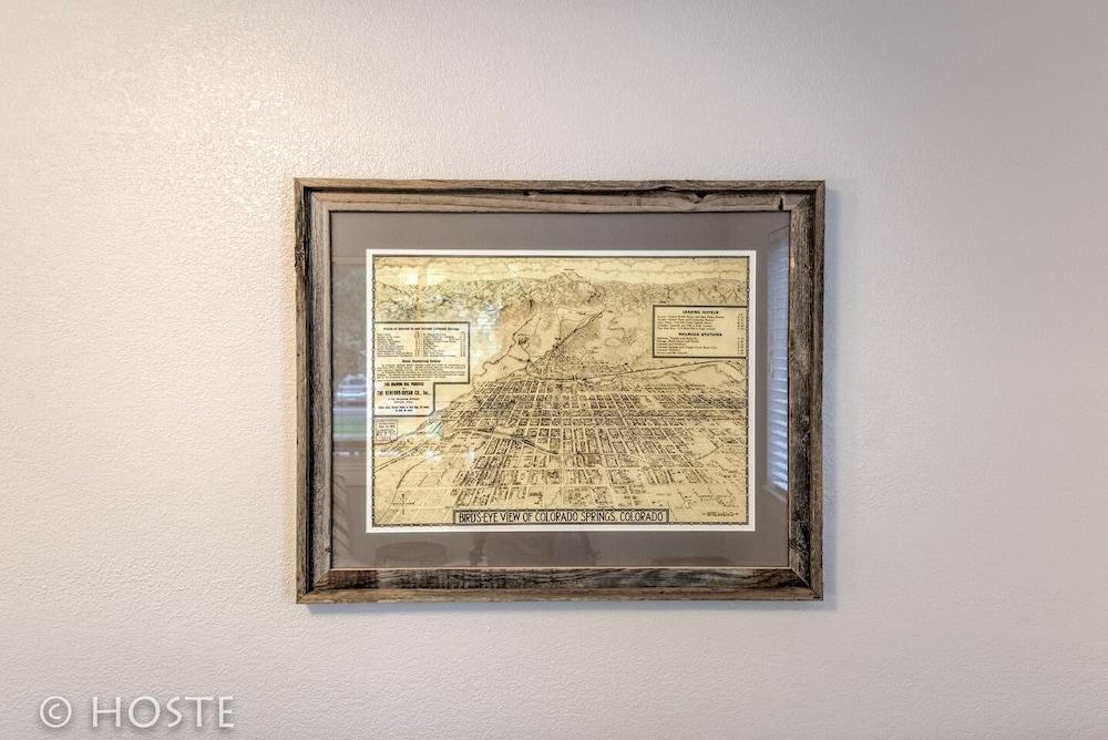 Perfect Cottage Downtown Great Patio!