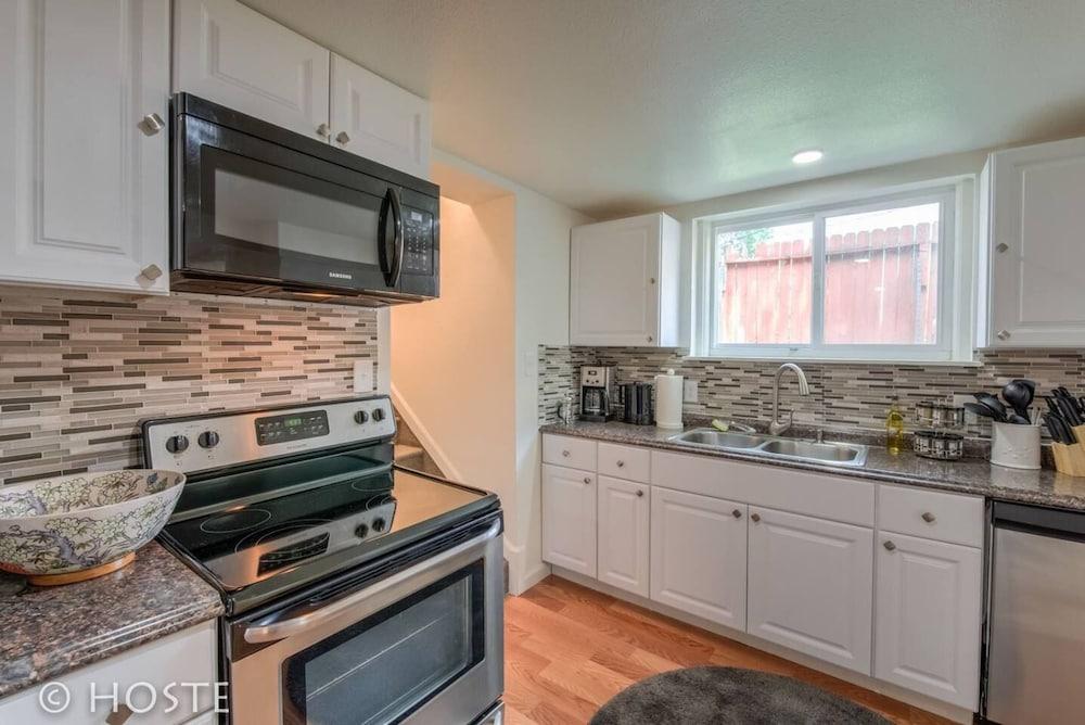 2BR Comfy Condo & Cute Patio Broadmoor Area