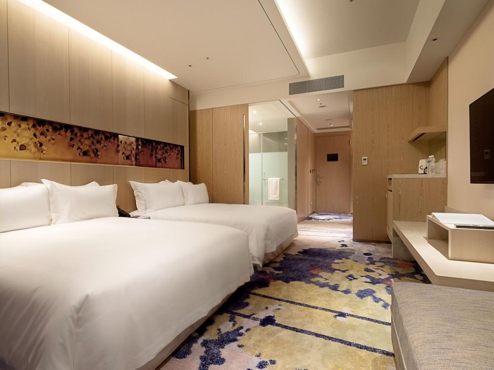 Fame Hall Garden Hotel