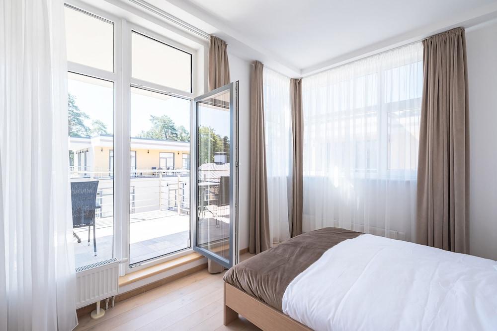 Black Pearl Apartments