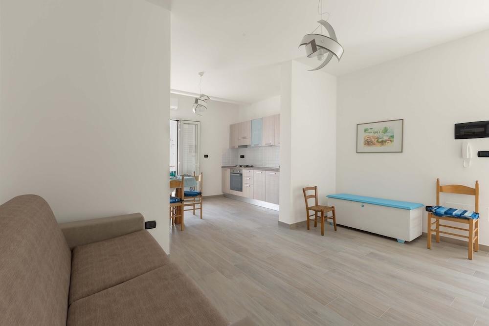 1659 Dodger House by Barbarhouse