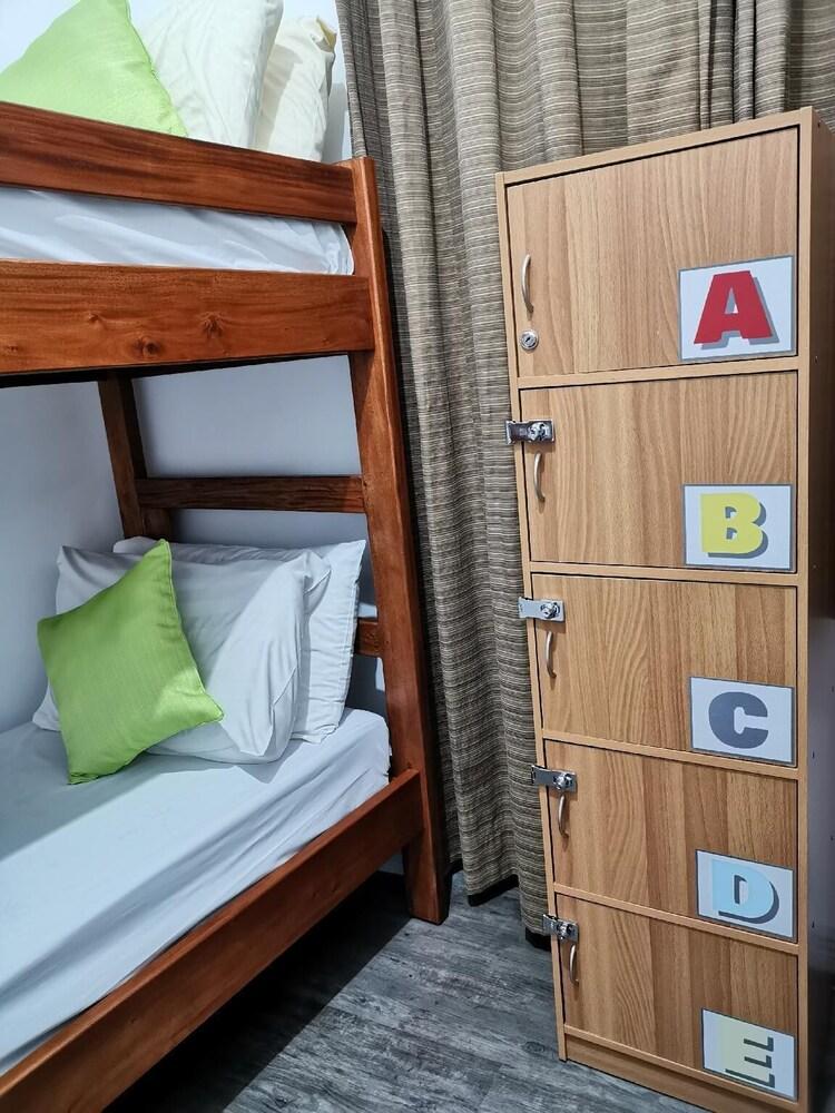 V - Rooms Hostel - Adults Only