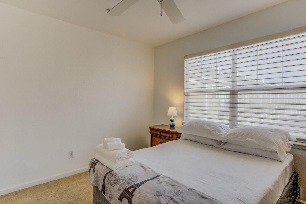 Urban Practicality! 3 Beds, Patios & Dog Friendly