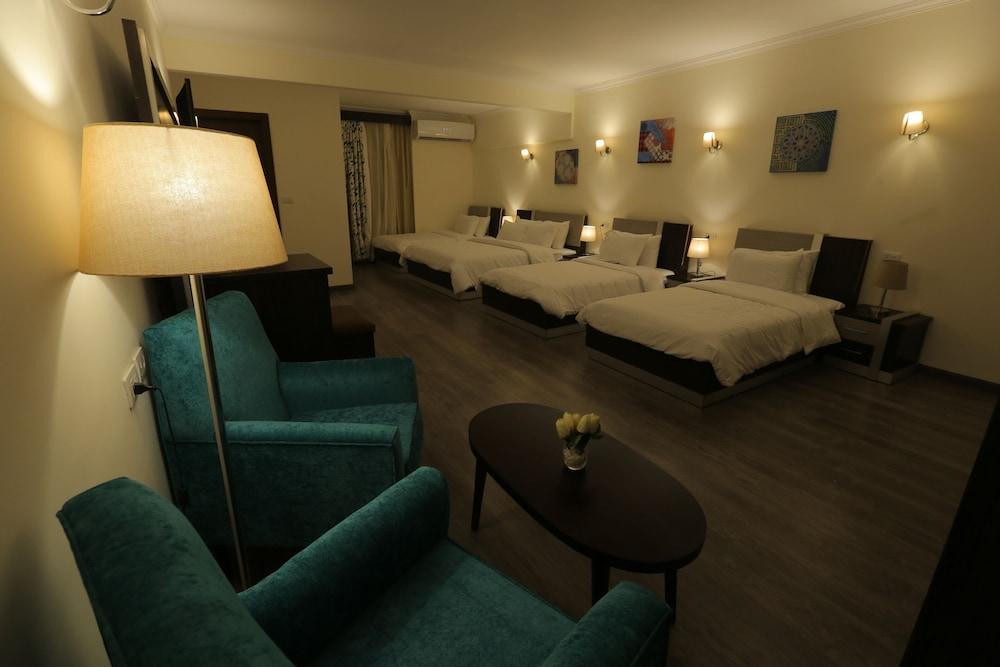 Pyramid Edge Hotel & Exclusive Pyramids View Rooftop