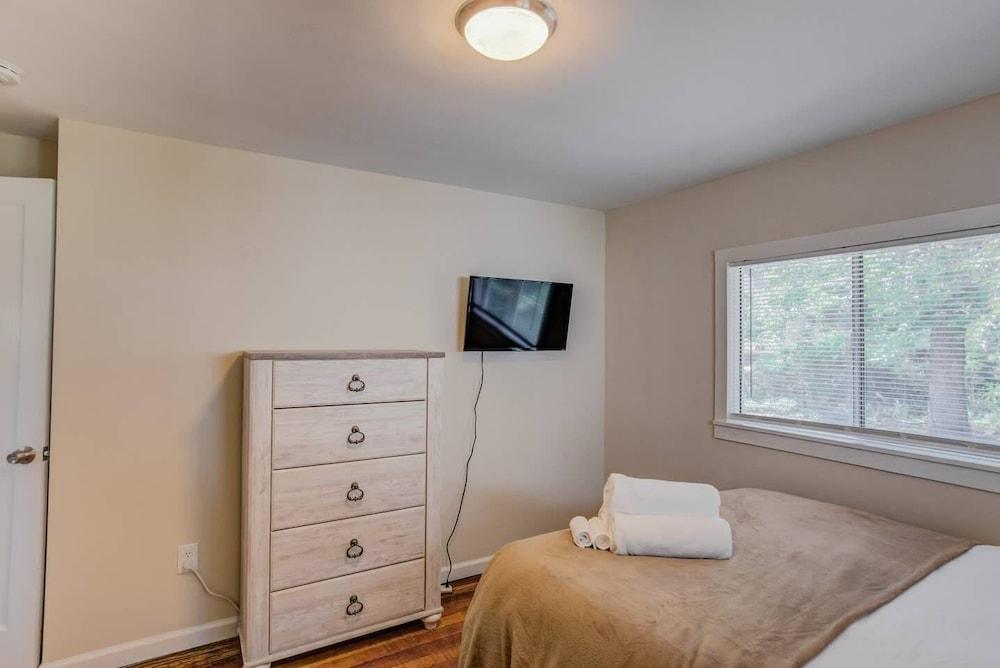 3brdowntownwalk to Restaurants & Bars W/fire pit