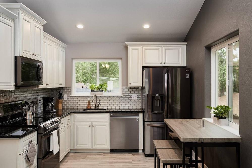 Treetop APT Café Olympic Center & Dwntwn