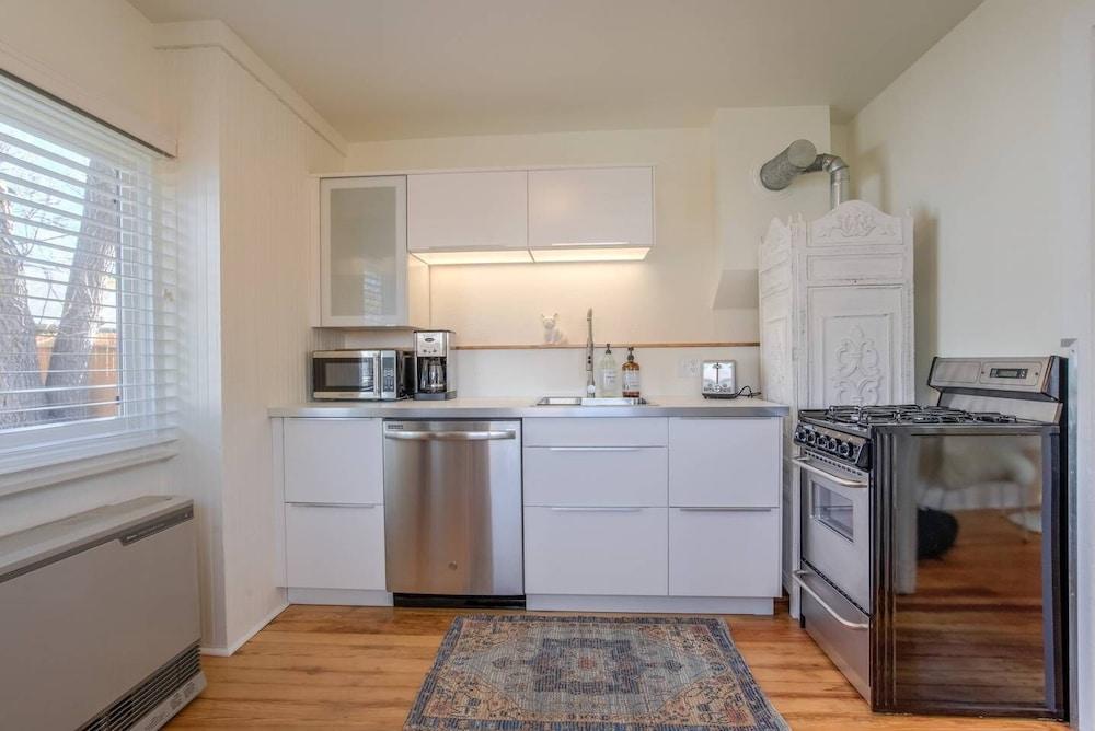 Vintage Tiny House Cute 1bdrm Big Appeal