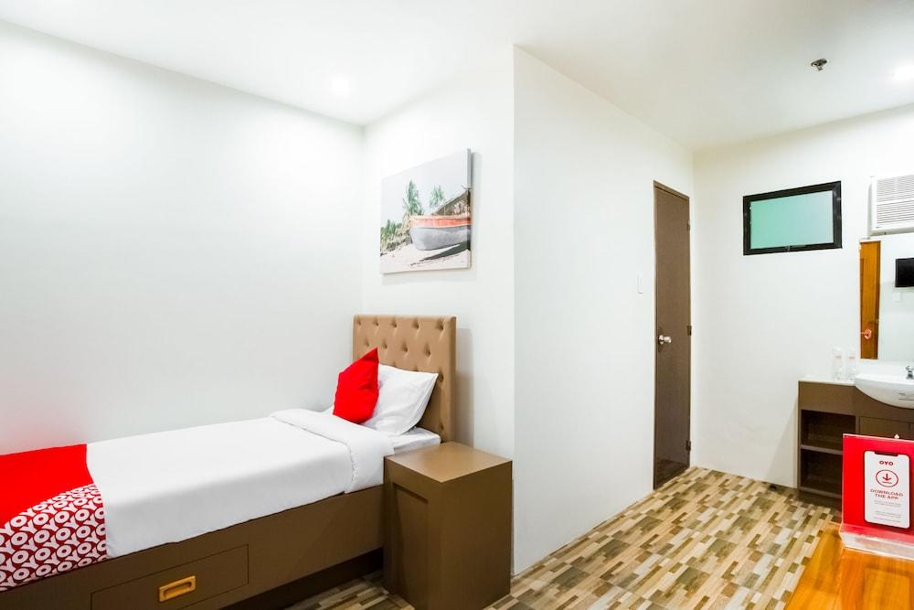 OYO 421 Deck 360 Dormitel