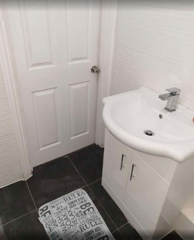 Studio in Pedestrianized High Street