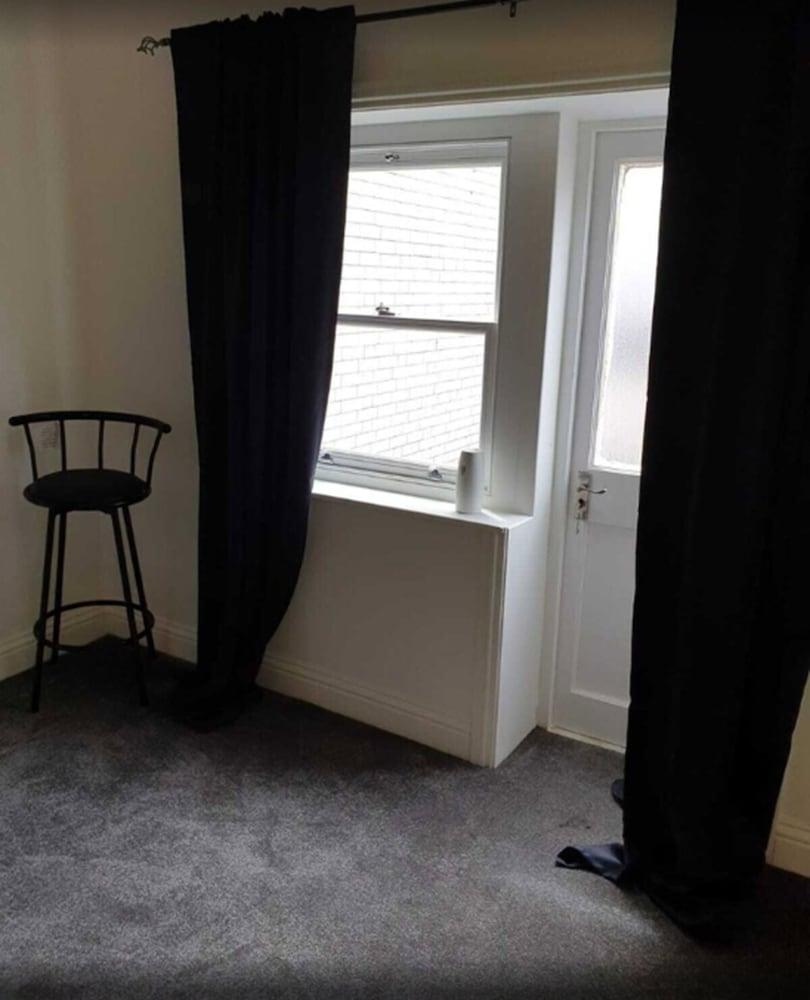 Studio in Pedestrianized High Street