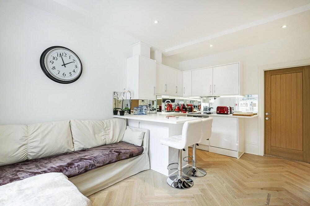 First Floor Flat - Mimosa Street