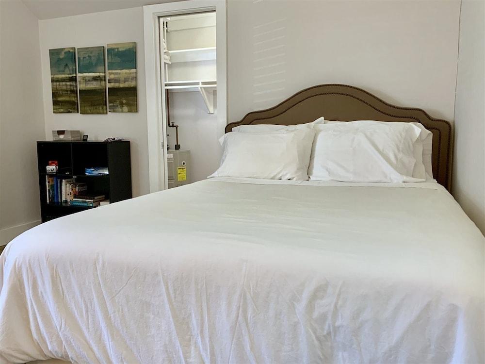 Cozy Coconut Grove Studio