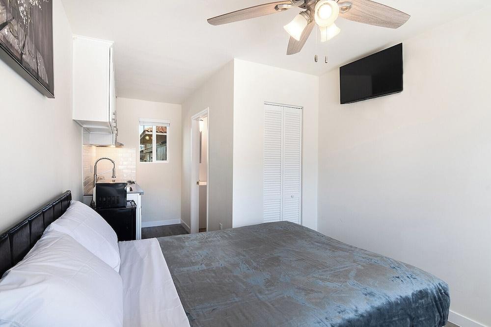 LA Royal Viking Apartments