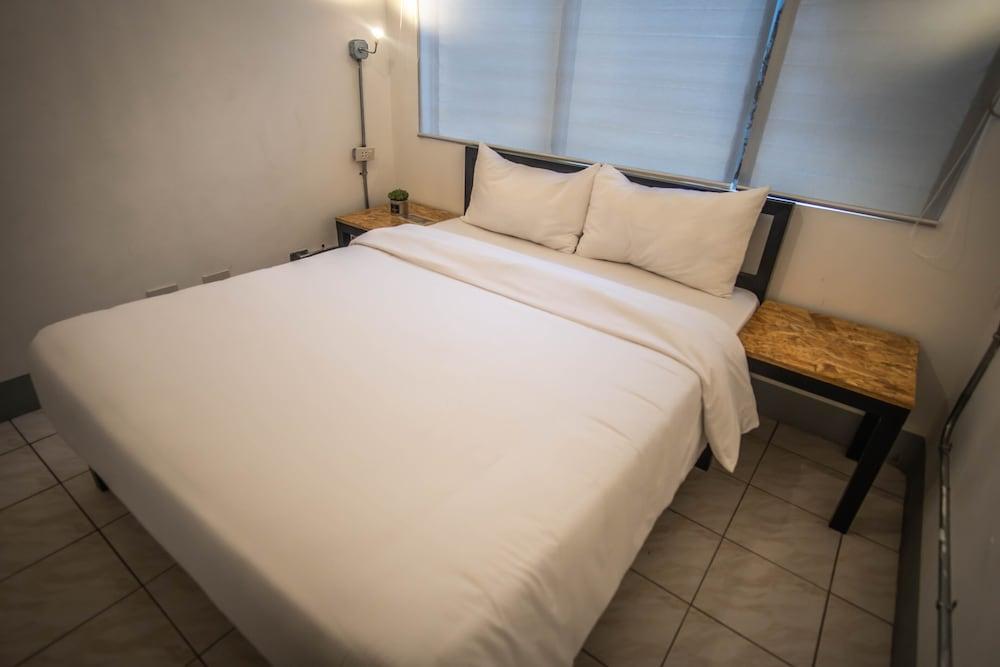 Mad Monkey Cebu City - Adults Only