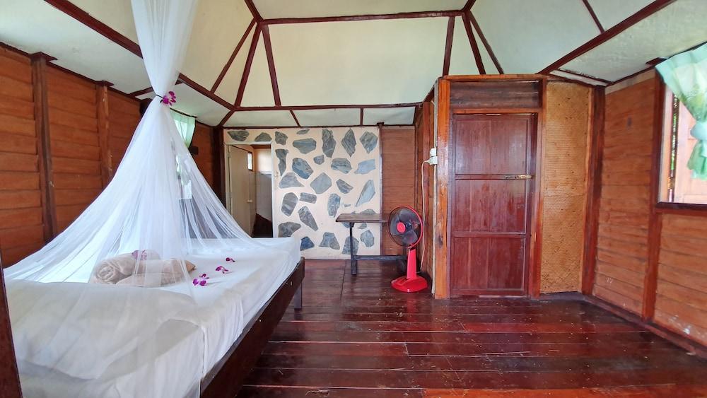 Koh Jum Aosi Beach View