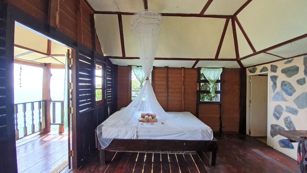 Koh Jum Aosi Beach View