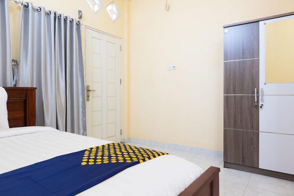 SPOT ON 2063 Bethania Residence