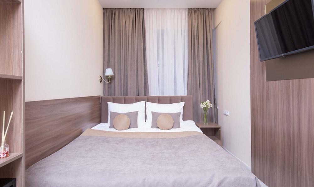 Gold inn by ACADEMIA