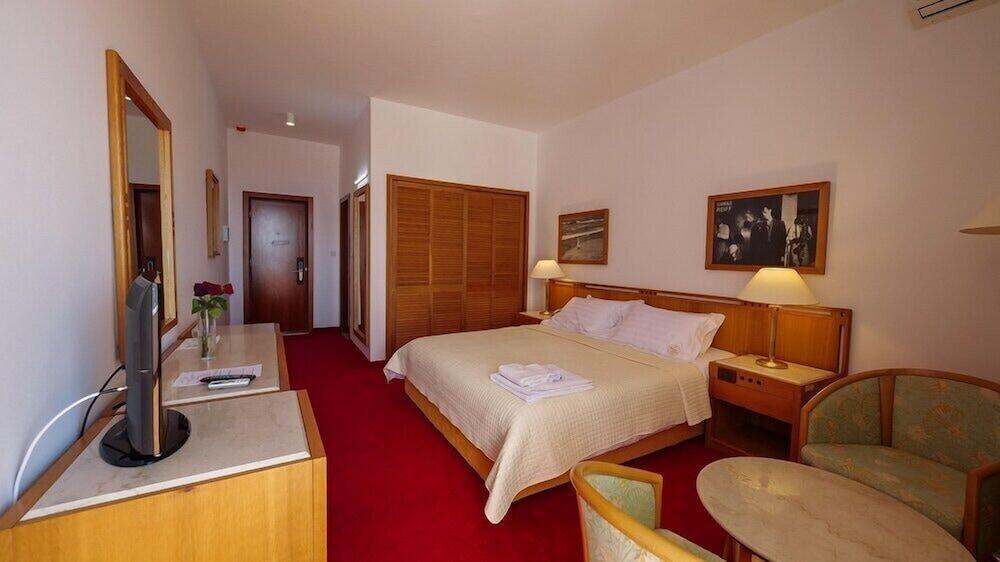 Chateau Linza Resort