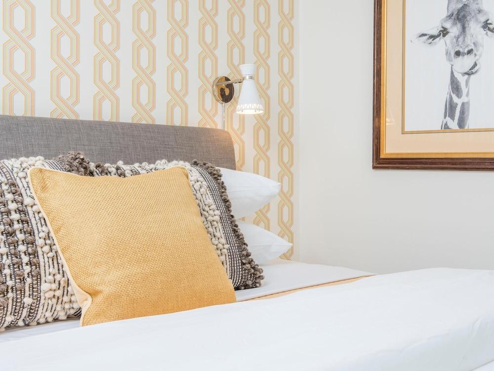 Sunny Palms at Warm Sands