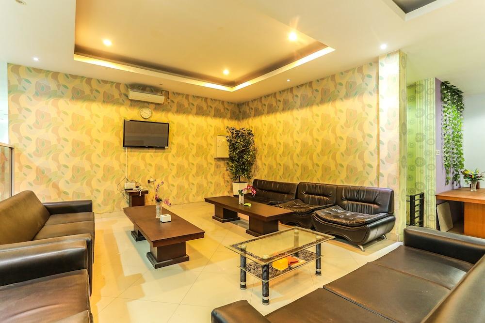 OYO 2073 Grand Inn Hotel Lombok