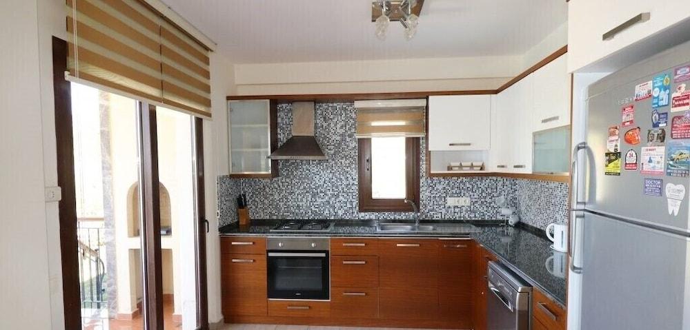 Villa MAS2 by JoyLettings