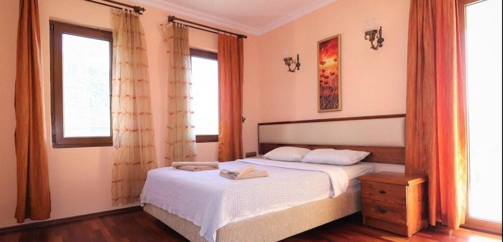 Villa FT17 by JoyLettings