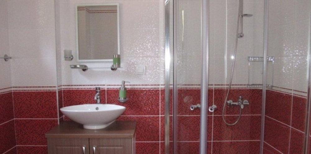 Villa LMP1 by JoyLettings