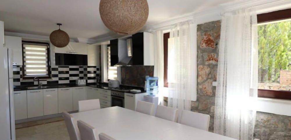 Villa XT12 by JoyLettings