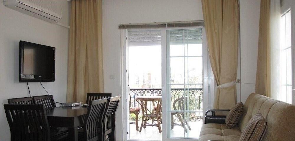 Villa ALC2 by JoyLettings