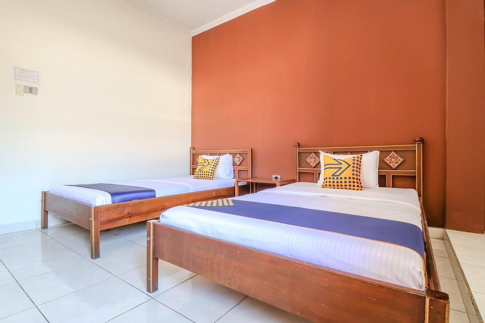 OYO 1927 Hotel Candra Adigraha