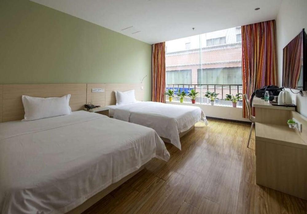 E Plus Hotel Guangzhou Baixin Branch