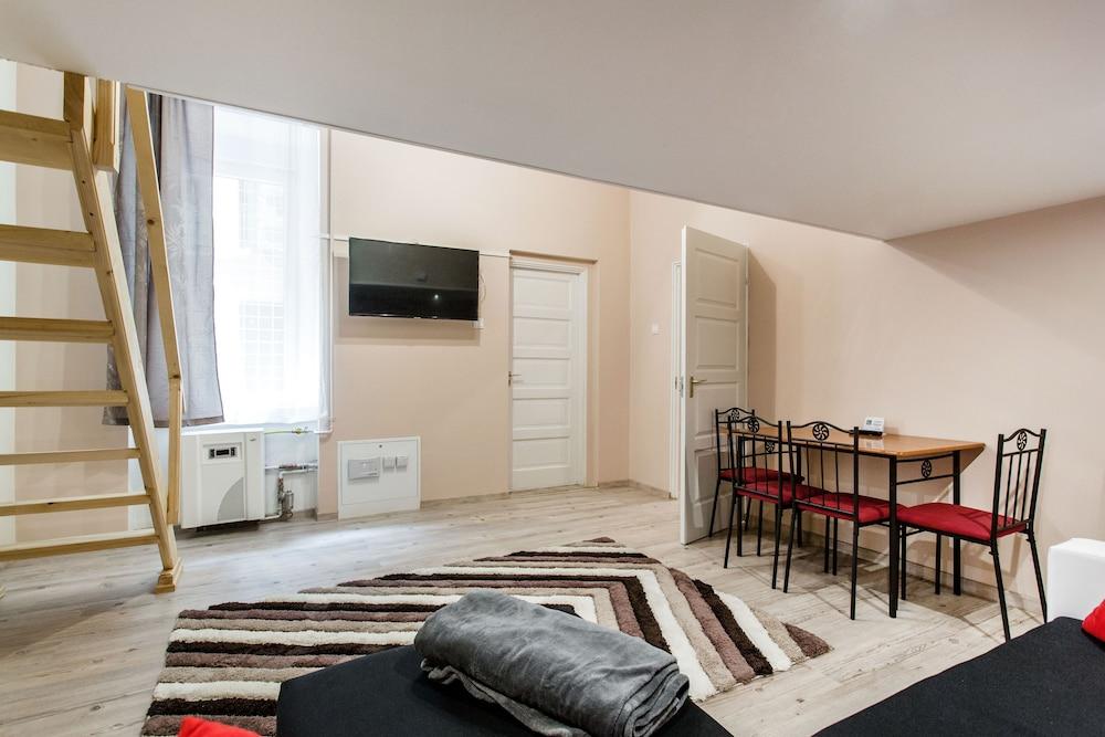 Akacfa 57 Apartment I.