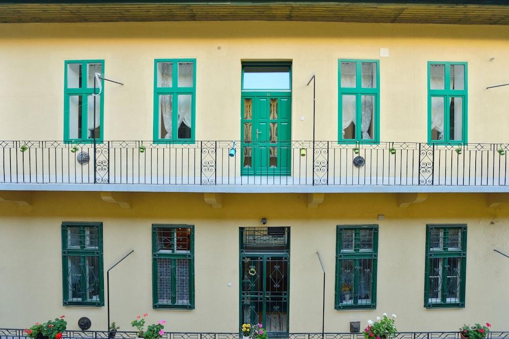 Dob 11 Apartment II.